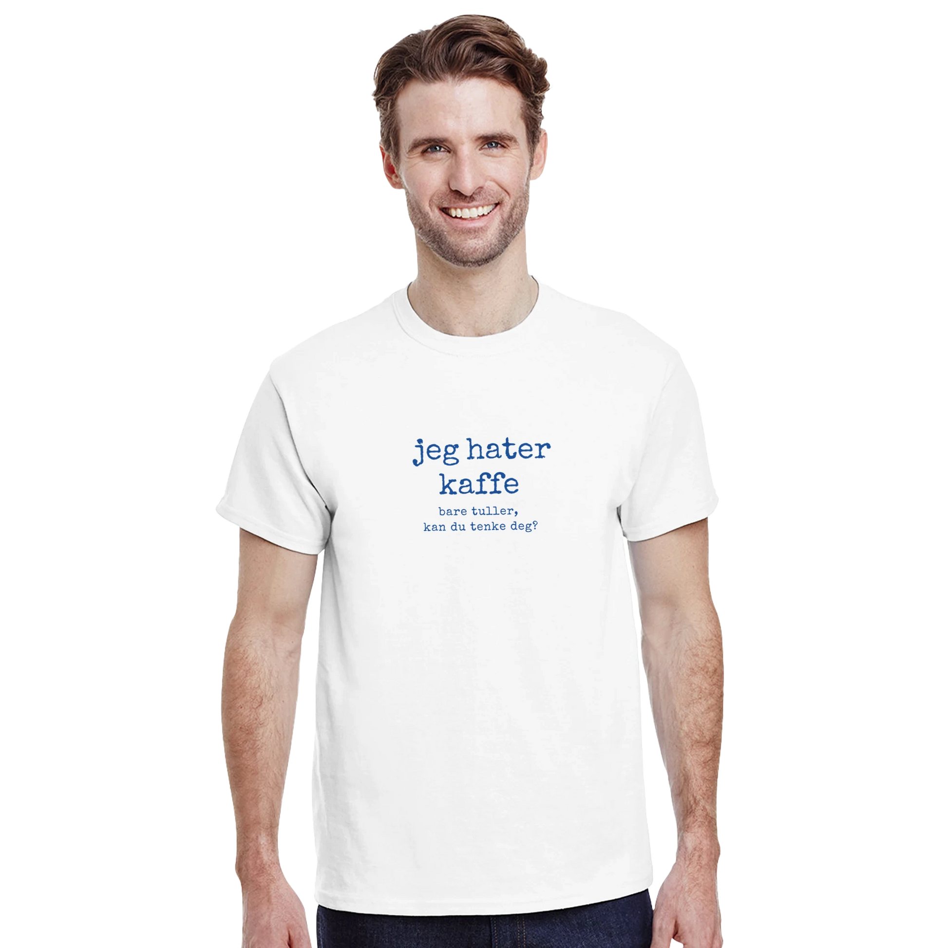 T-skjorte med trykk “Hater kaffe, bare tuller” fra Anda Studio