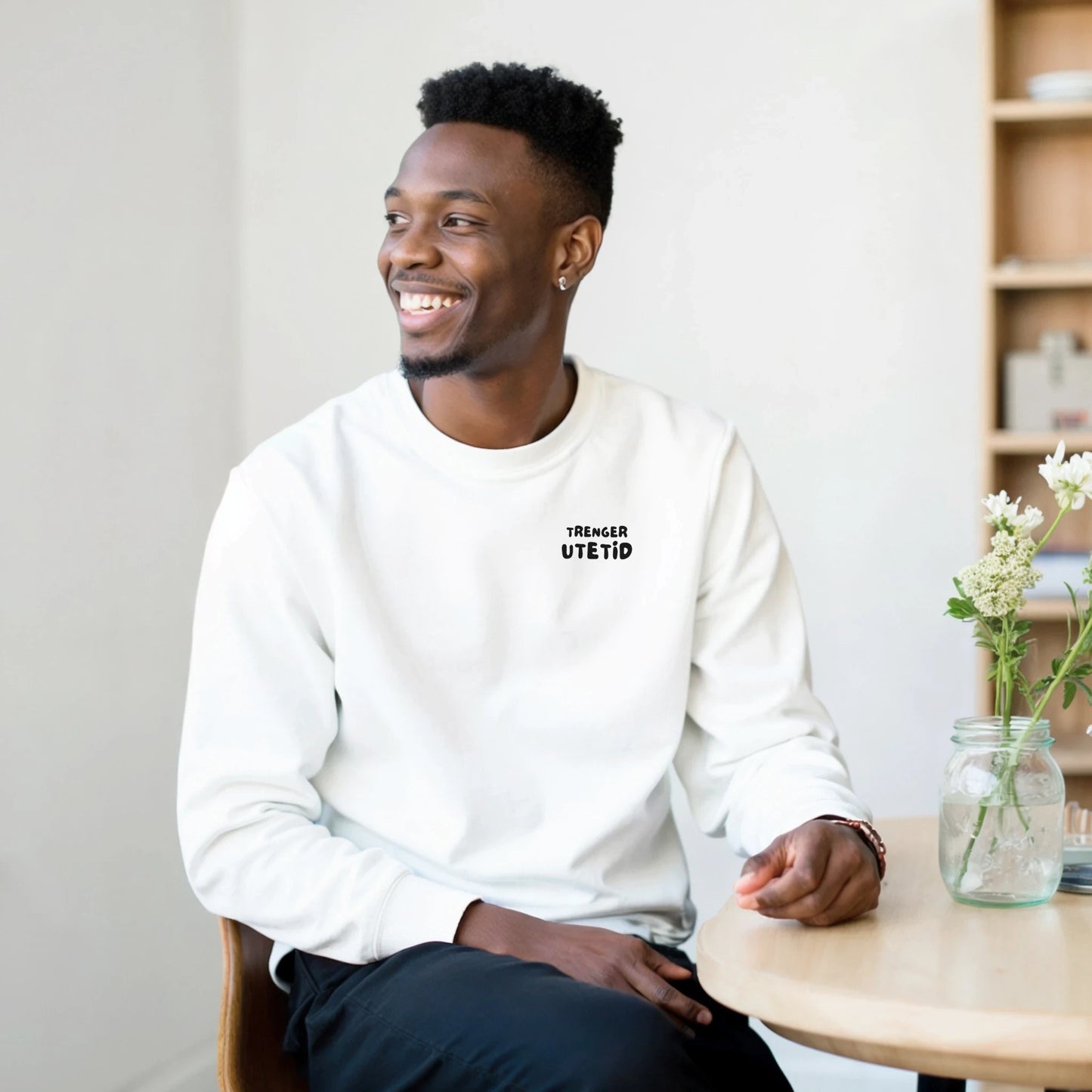 Genser med trykk “Ut på tur” fra Anda Studio