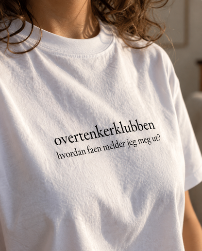Morsom t-skjorte fra Anda Studio. Overtenkerklubben passer som gave til de fleste. 