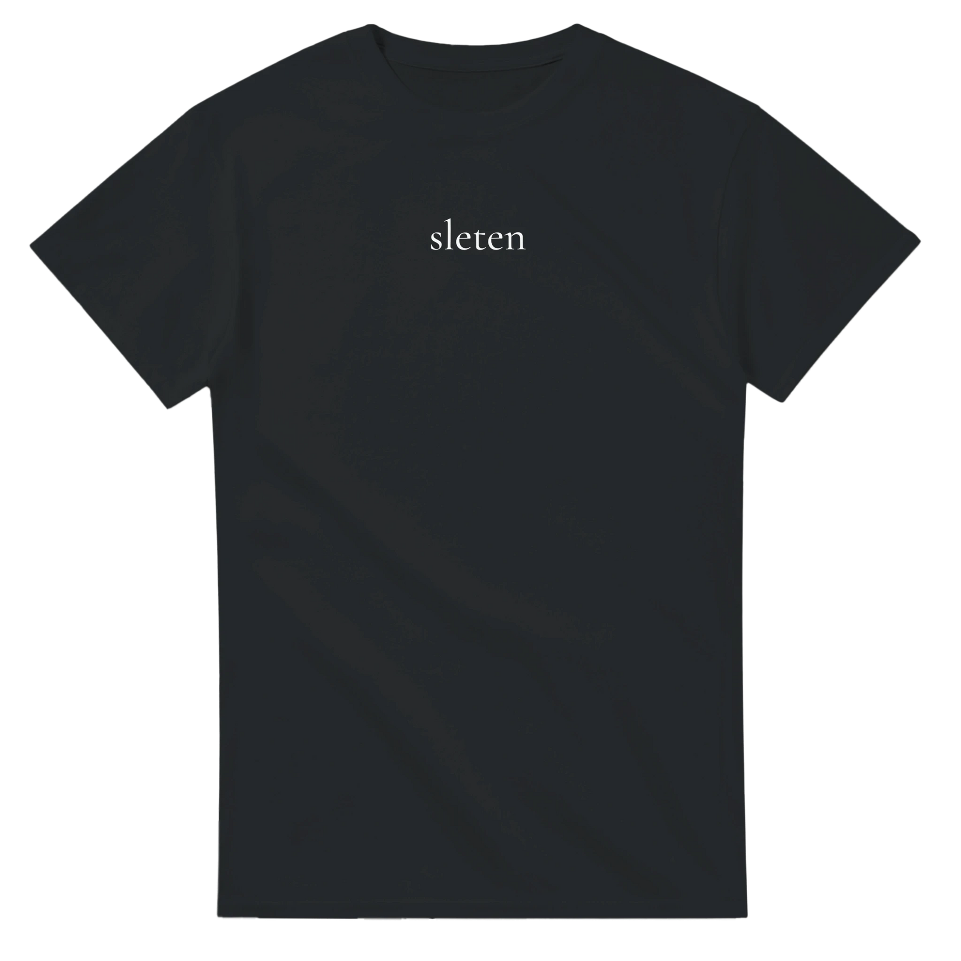 sleten t-skjorte i svart fra Anda Studio. Minimal, men relaterbar t-skjorte på norsk med teksten "sleten". 
